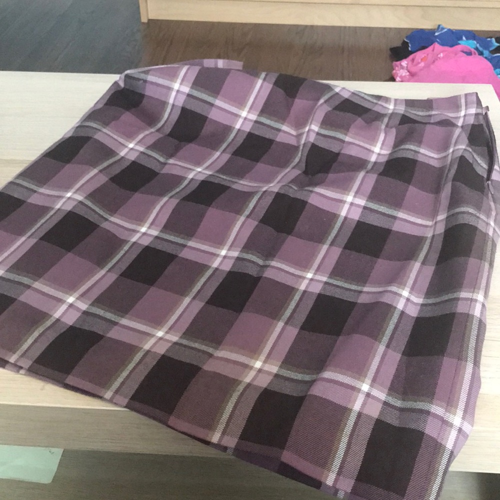 Plaid Skirt 🟣 - Picture 5 of 6